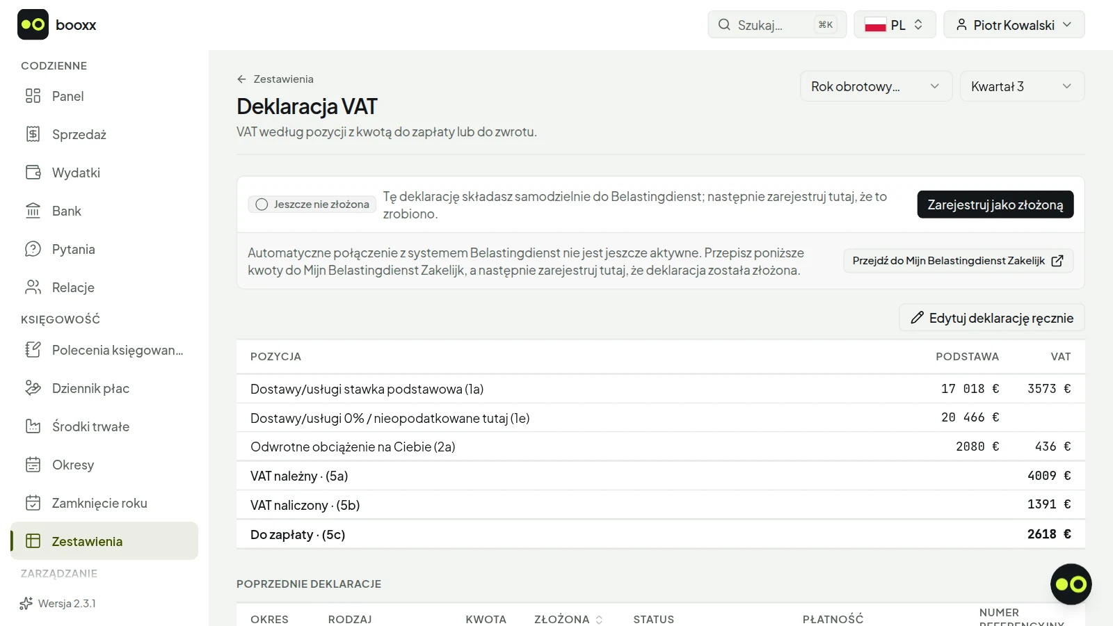 Ekran Deklaracja VAT przykładowej firmy budowlanej za trzeci kwartał: obrót według stawki podstawowej w rubryce 1a, obrót z odwrotnym obciążeniem w 1e, zakupy z odwrotnym obciążeniem w 2a, a pod nimi VAT należny, podatek naliczony i kwota do zapłaty.